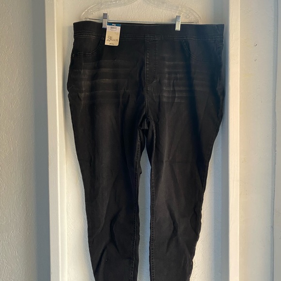 Stylish Black Stretch Pull On Denim Jeans - ignore the wrinkles! 😉 - Picture 1 of 5